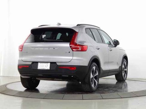 Certified 2025 Volvo XC40 B5 Plus image 11