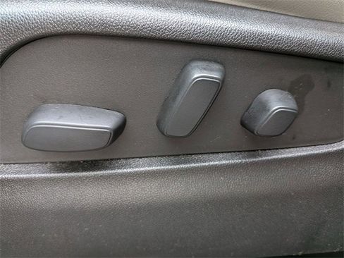 Certified 2023 Cadillac XT4 Luxury w/ Cold Weather Package image 18