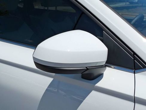 New 2026 Volkswagen Taos SE FWD image 12