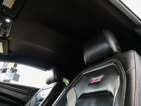 Used 2019 Chevrolet Camaro SS RWD image 29