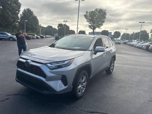 Used 2025 Toyota RAV4 XLE FWD image 9