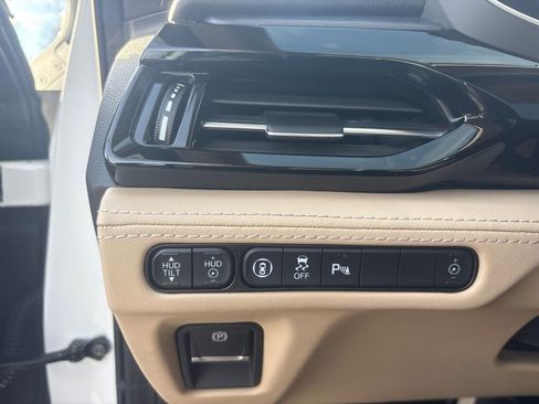 Used 2023 Acura MDX SH-AWD w/ Advance Package image 19