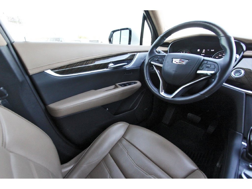 Used 2021 Cadillac XT6 Premium Luxury w/ Platinum Package FWD image 9