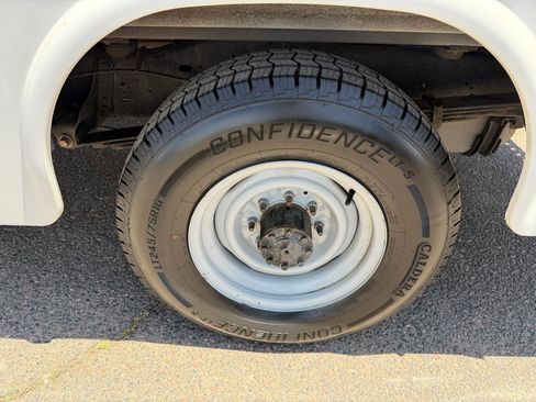 Used 2021 Ford E-350 and Econoline 350 Super Duty w/ Power Windows & Locks Group RWD image 27