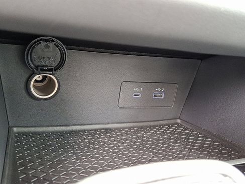 New 2025 Nissan Pathfinder SV w/ SV Premium Package image 15