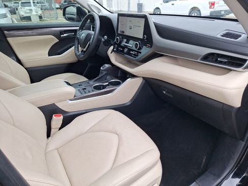 Used 2023 Toyota Highlander Limited image 37