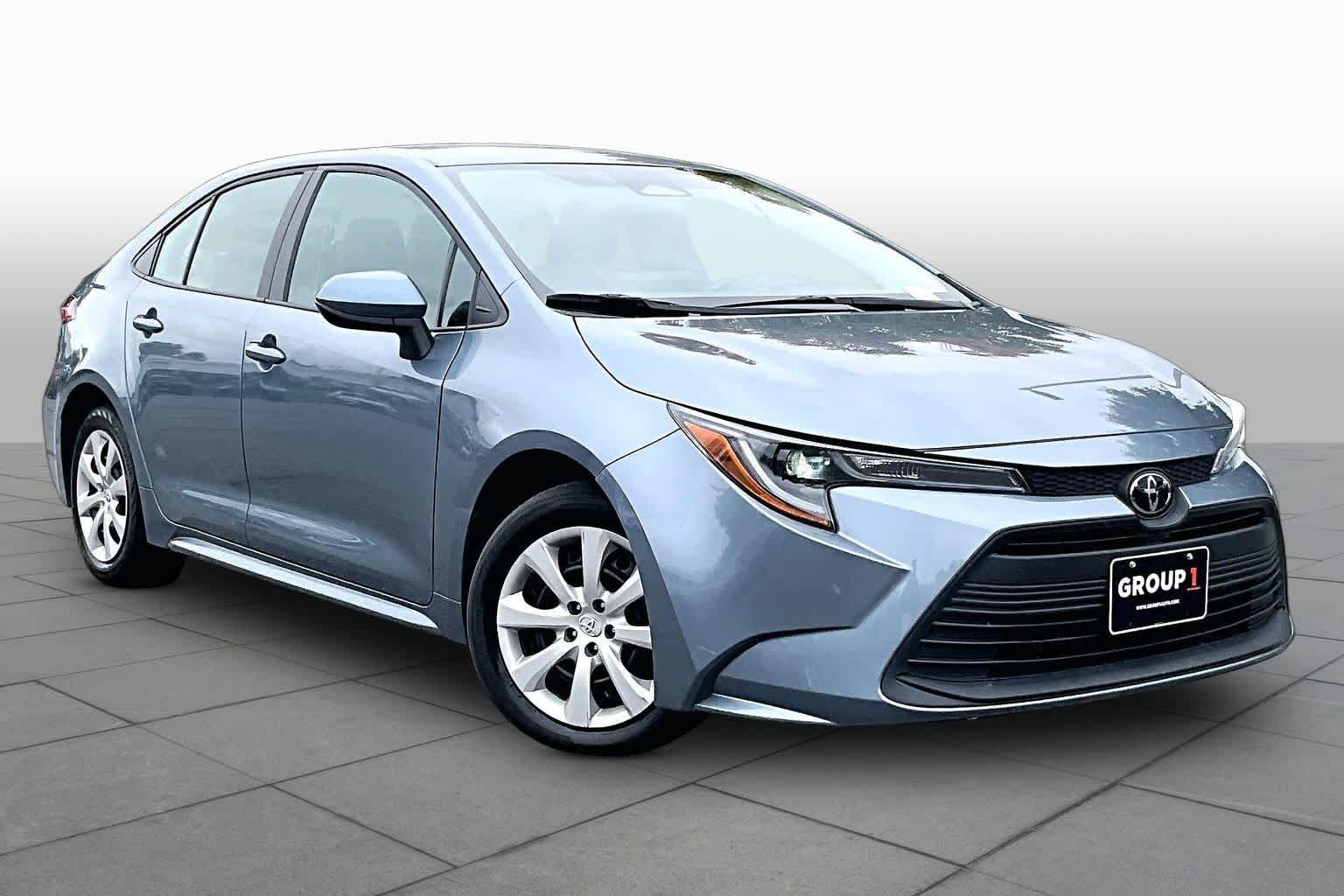 Used 2025 Toyota Corolla LE FWD image 3