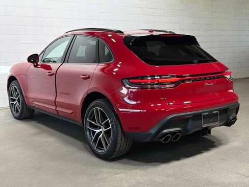 Certified 2025 Porsche Macan image 3