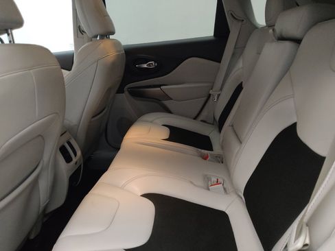 Used 2021 Jeep Cherokee Latitude Plus w/ Security Package image 18