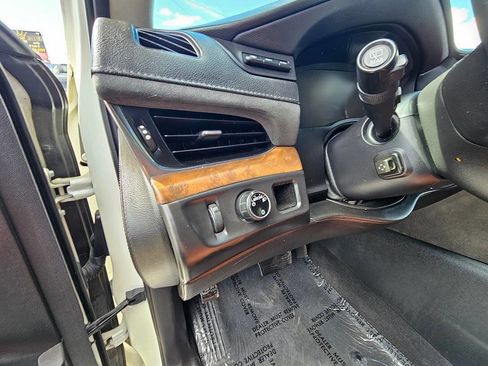 Used 2015 Cadillac Escalade Luxury image 25