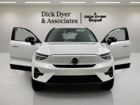 New 2024 Volvo XC40 Recharge Core w/ Protection Package Premier image 12