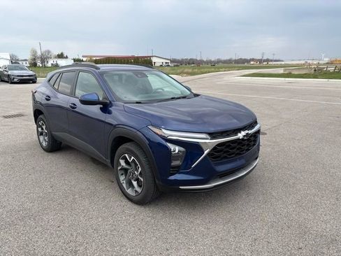 Used 2024 Chevrolet Trax LT w/ Driver Confidence Package image 11