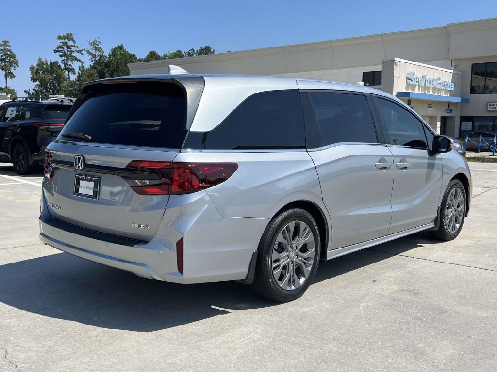 Used 2025 Honda Odyssey Touring image 3