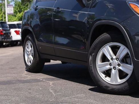 Used 2020 Chevrolet Trax LS w/ Tint and Cruise Package FWD image 3
