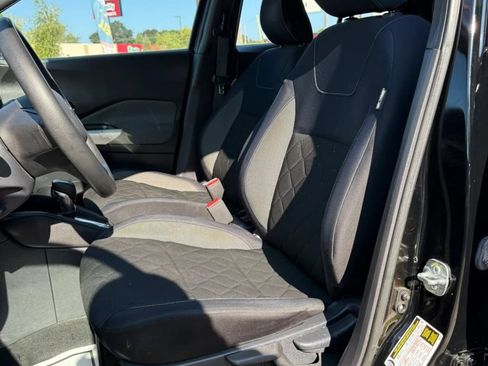 Used 2018 Nissan Kicks SV w/ Exterior Package FWD image 10