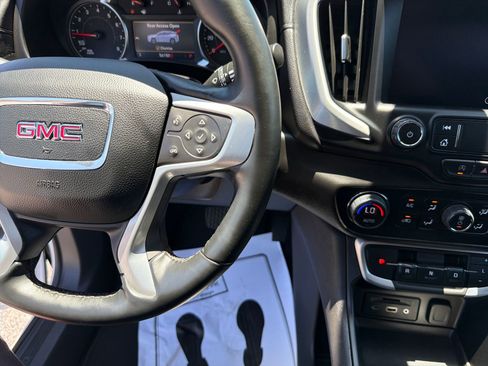 Used 2024 GMC Terrain SLT FWD image 16
