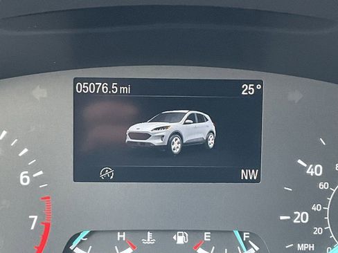 Used 2022 Ford Escape SE w/ Cold Weather Package image 3