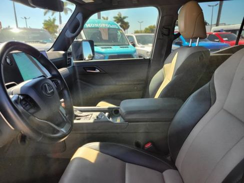 Used 2024 Lexus GX 550 image 18