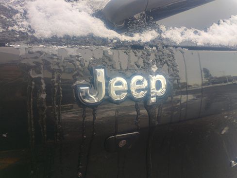 Used 2016 Jeep Cherokee Limited image 8