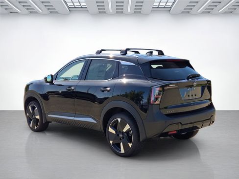 New 2026 Nissan Kicks SR w/ Cold Weather Package FWD image 6