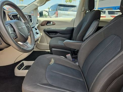 Used 2022 Chrysler Voyager LX FWD image 15