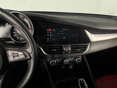 Used 2023 Alfa Romeo Giulia Veloce image 16