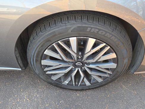 Used 2024 Nissan Altima 2.5 SV image 16