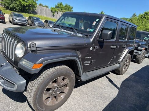 Used 2018 Jeep Wrangler Unlimited Sahara AWD/4WD image 3