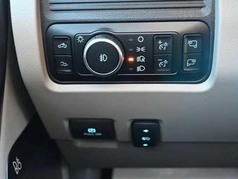 Used 2025 Ford F450 Platinum w/ Platinum Plus Package image 30