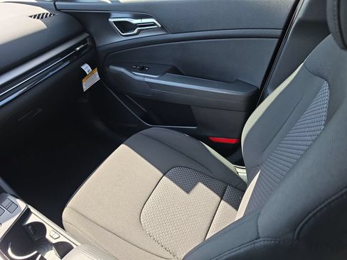 New 2026 Kia Sportage LX FWD image 15