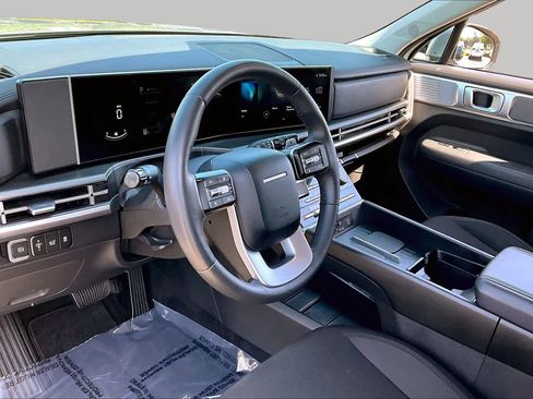 Used 2025 Hyundai Santa Fe SE FWD image 17