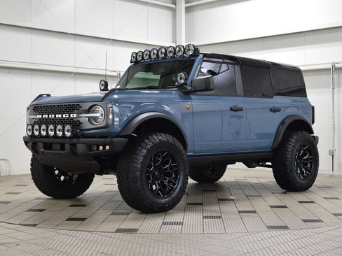 Used 2025 Ford Bronco Badlands AWD/4WD image 3