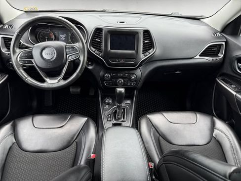 Used 2019 Jeep Cherokee Latitude Plus w/ Cold Weather Group AWD/4WD image 10