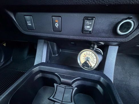 Used 2017 Toyota Tacoma TRD Off-Road w/ Tow Package (A/T) AWD/4WD image 29