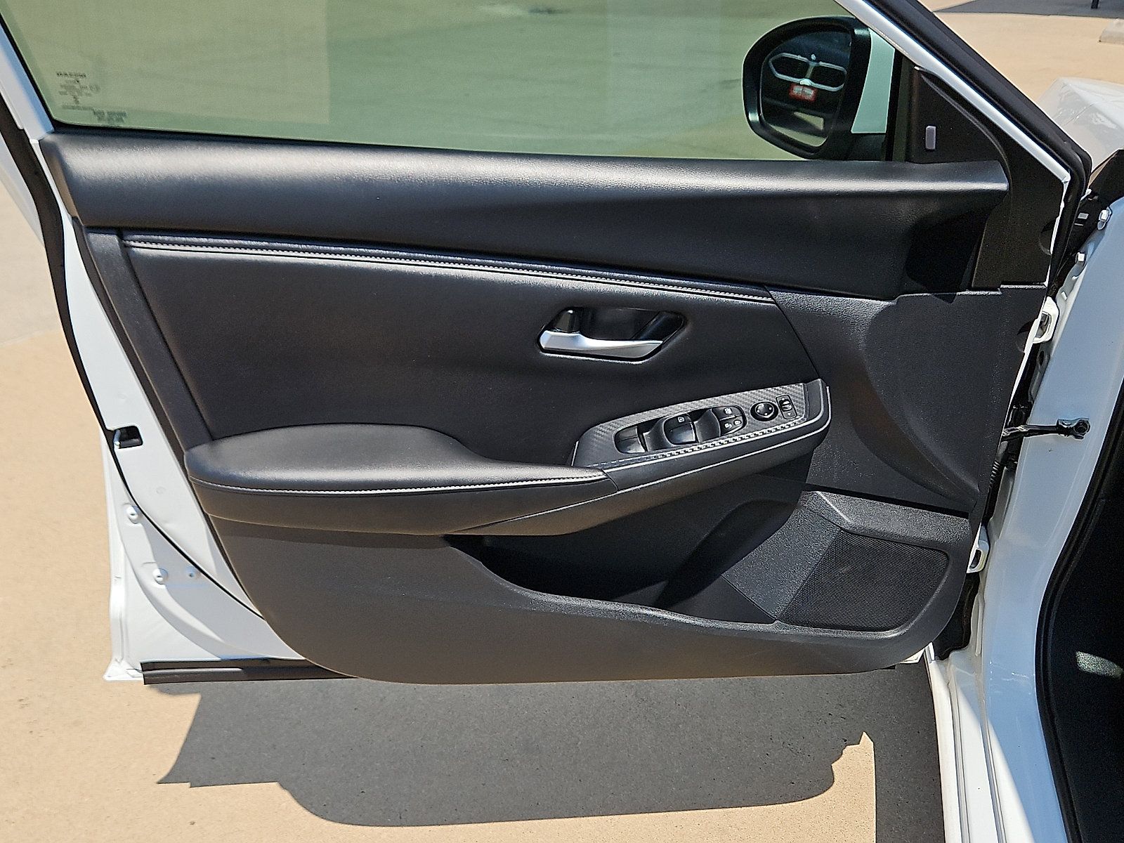 Used 2025 Nissan Sentra SV FWD image 11