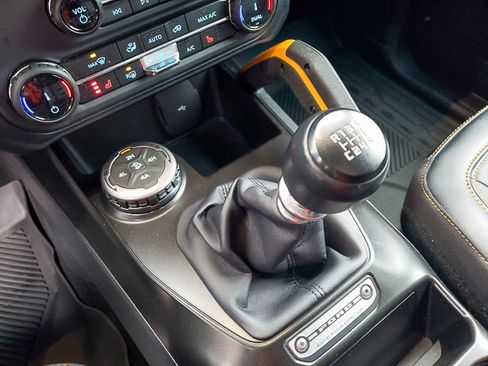 Used 2022 Ford Bronco Badlands image 12