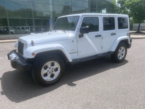 Used 2015 Jeep Wrangler Unlimited Sahara w/ Dual Top Group AWD/4WD image 2