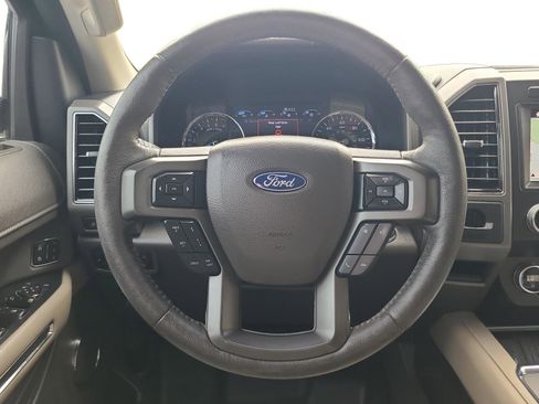 Used 2019 Ford Expedition XLT w/ Equipment Group 202A RWD image 12