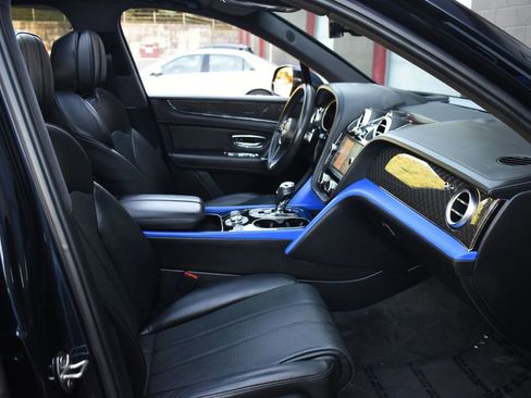 Used 2020 Bentley Bentayga Design Series image 21