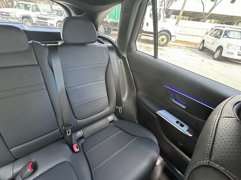Used 2025 Mercedes-Benz GLC 300 4MATIC image 14