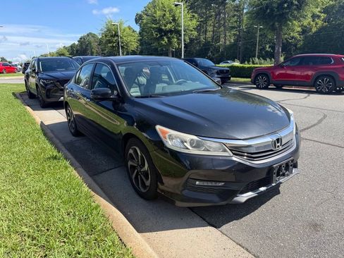 Used 2017 Honda Accord EX-L image 11