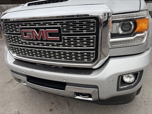 Used 2019 GMC Sierra 2500 Denali w/ Duramax Plus Package image 16