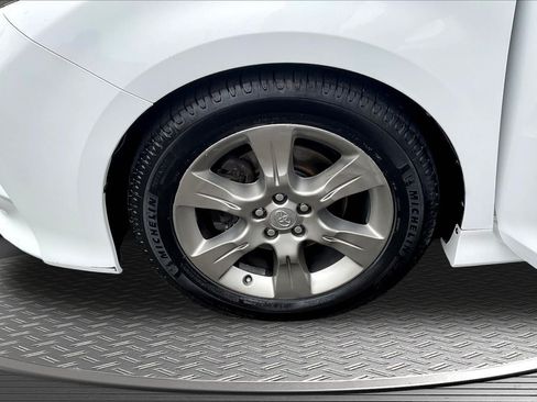 Used 2012 Toyota Sienna SE FWD image 32