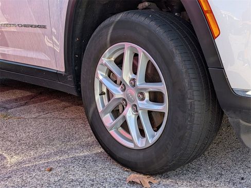 Used 2024 Jeep Grand Cherokee L Laredo image 27