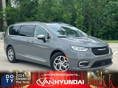 Used 2023 Chrysler Pacifica Limited