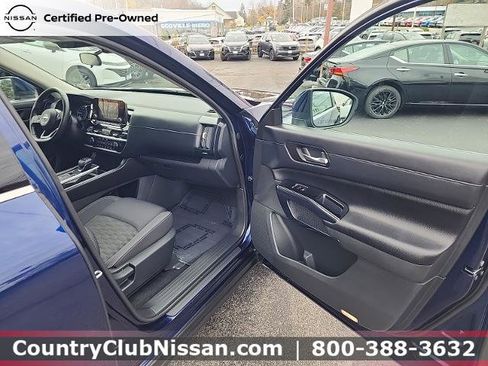 Certified 2022 Nissan Pathfinder SV image 30