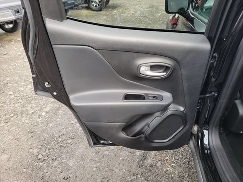 Used 2023 Jeep Renegade Latitude AWD/4WD image 20