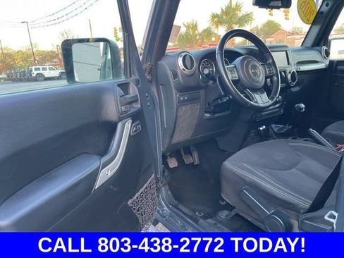 Used 2016 Jeep Wrangler Unlimited Rubicon w/ Connectivity Group AWD/4WD image 4