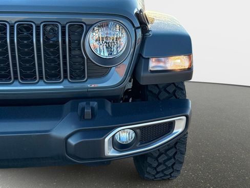 New 2025 Jeep Gladiator Sport image 10