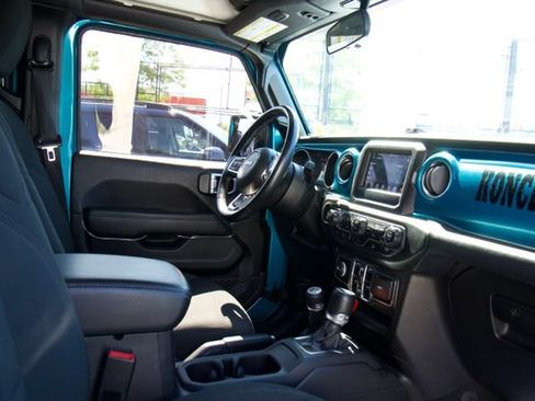 Used 2020 Jeep Wrangler Unlimited Sahara w/ Cold Weather Group AWD/4WD image 27